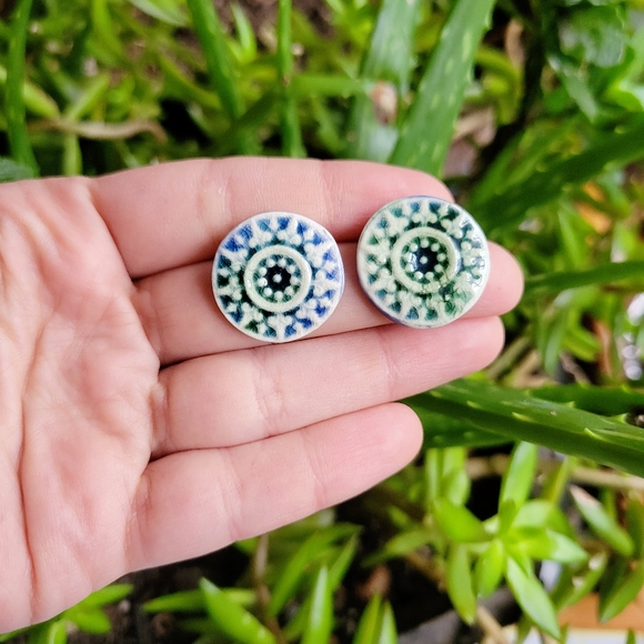 Vintage Tribal Design Wood Painted Stud Earrings - Picture 4 of 6